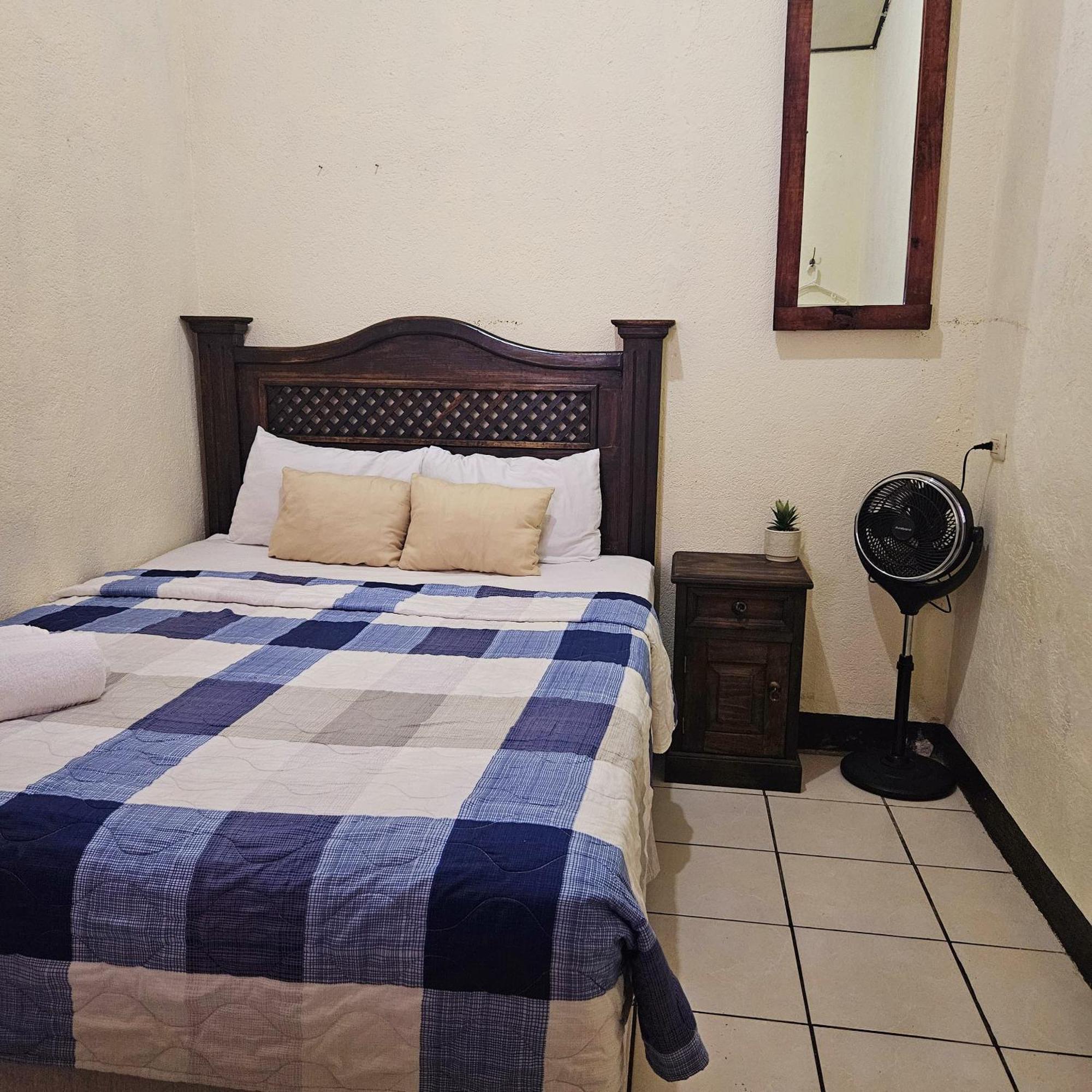 Hotel Cermeno'S House à Antigua Extérieur photo