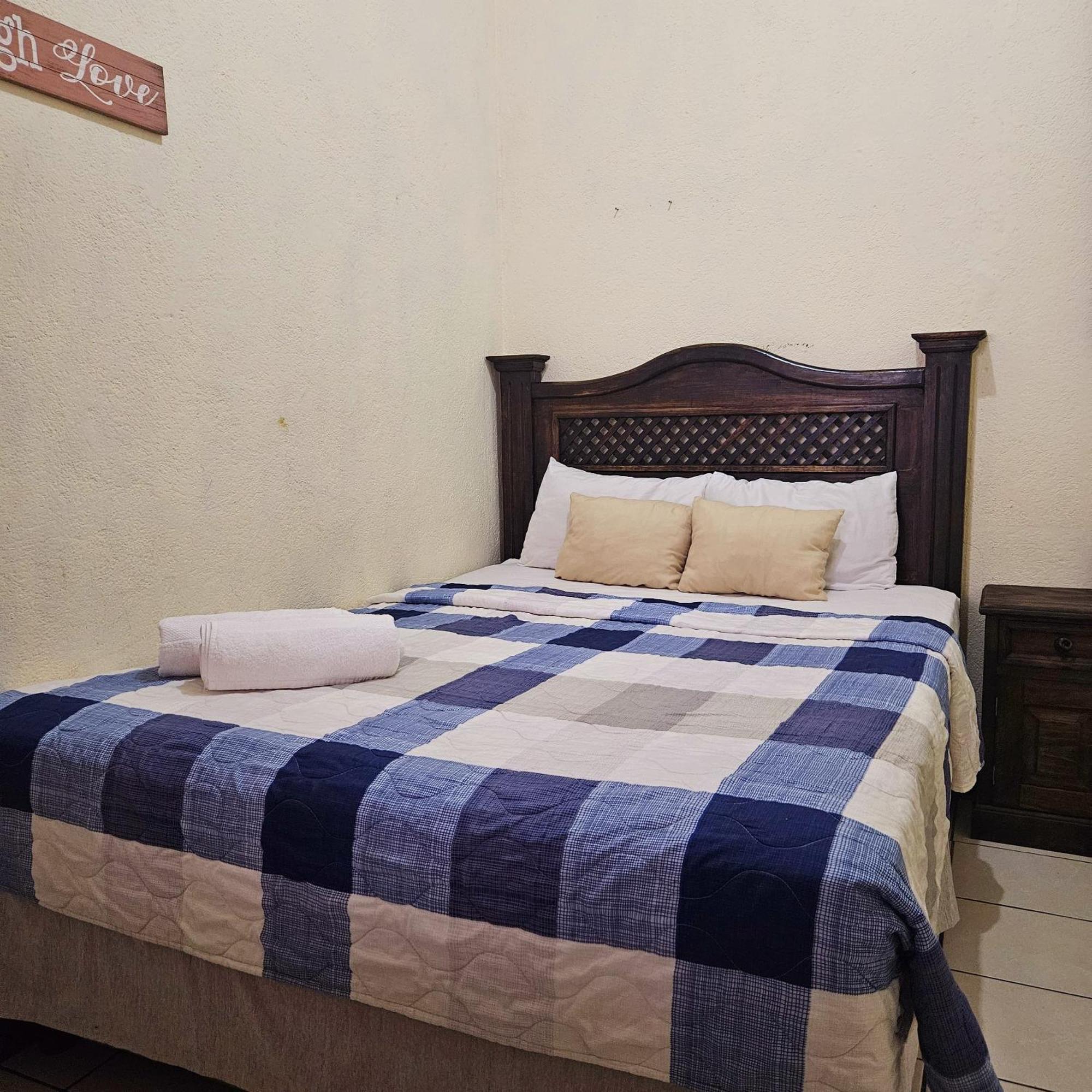 Hotel Cermeno'S House à Antigua Extérieur photo