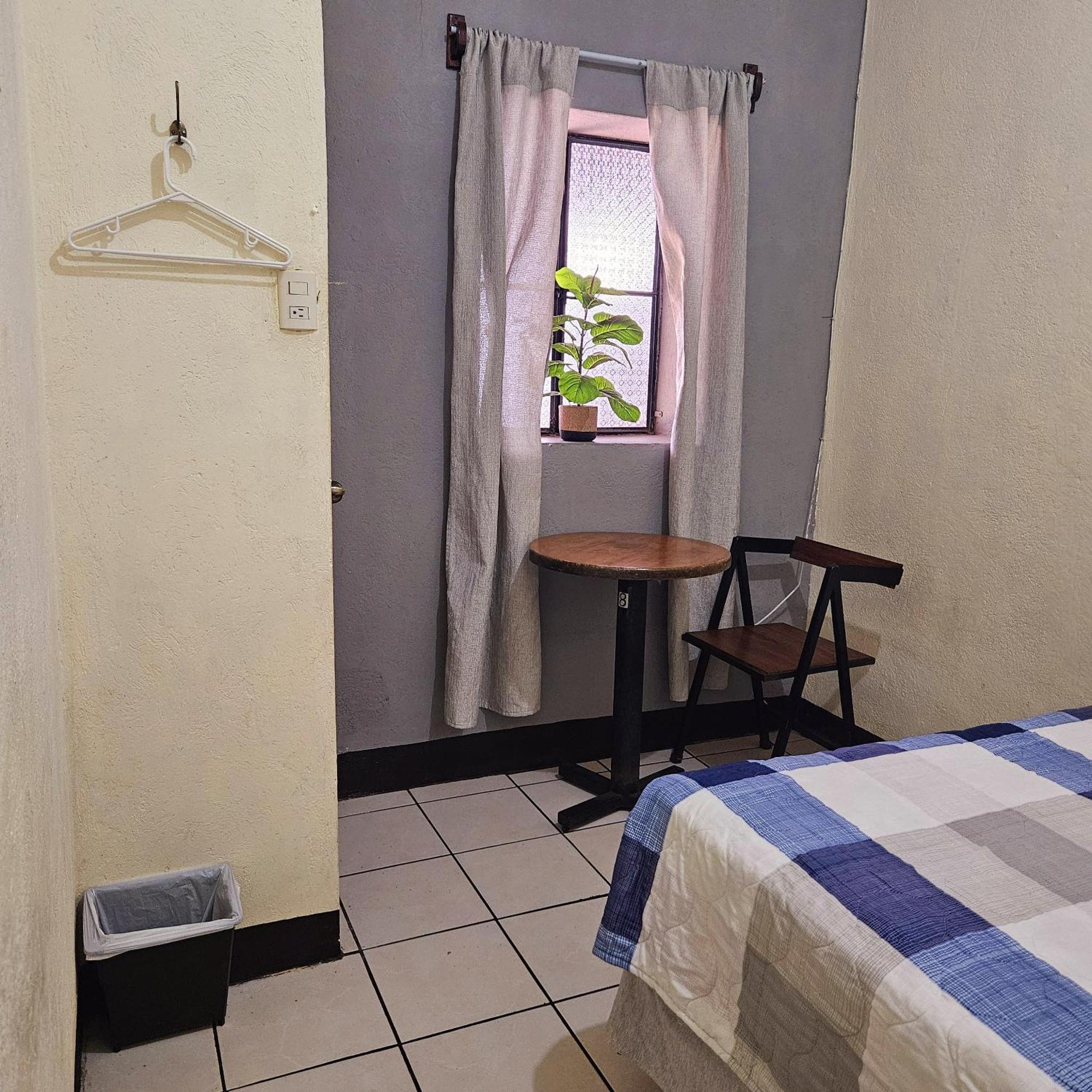 Hotel Cermeno'S House à Antigua Extérieur photo