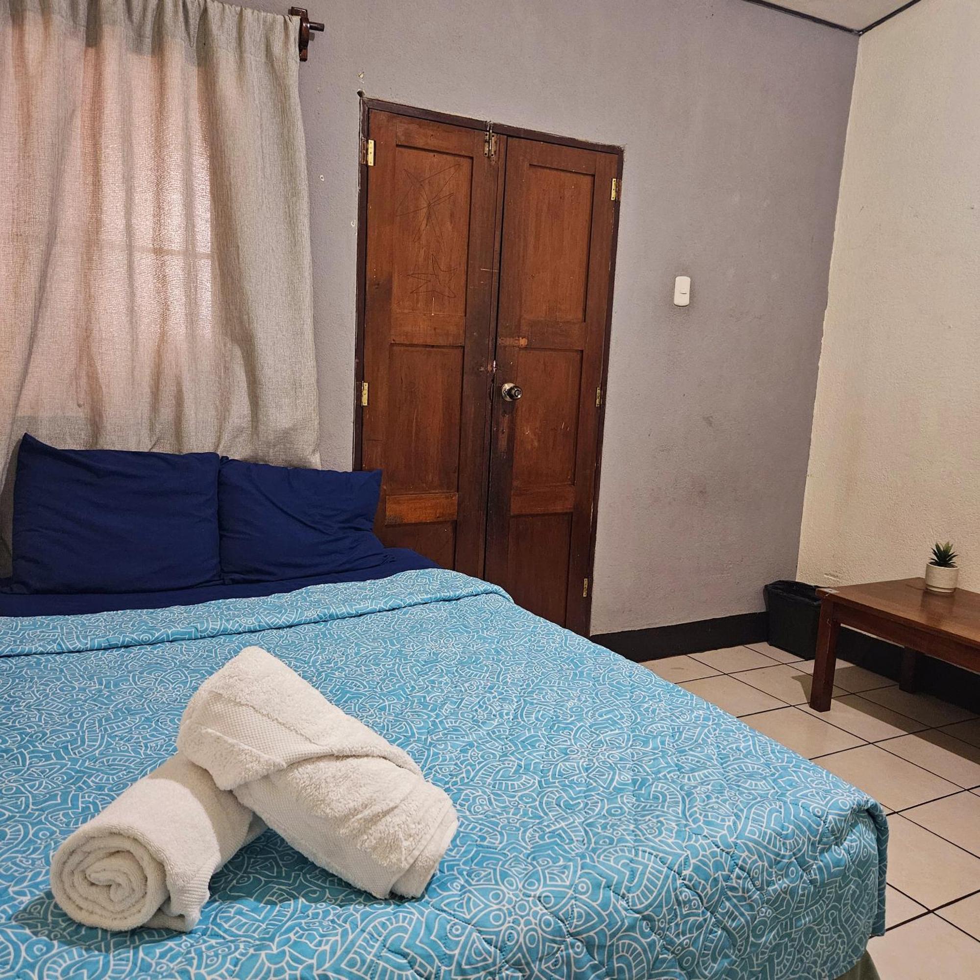 Hotel Cermeno'S House à Antigua Extérieur photo